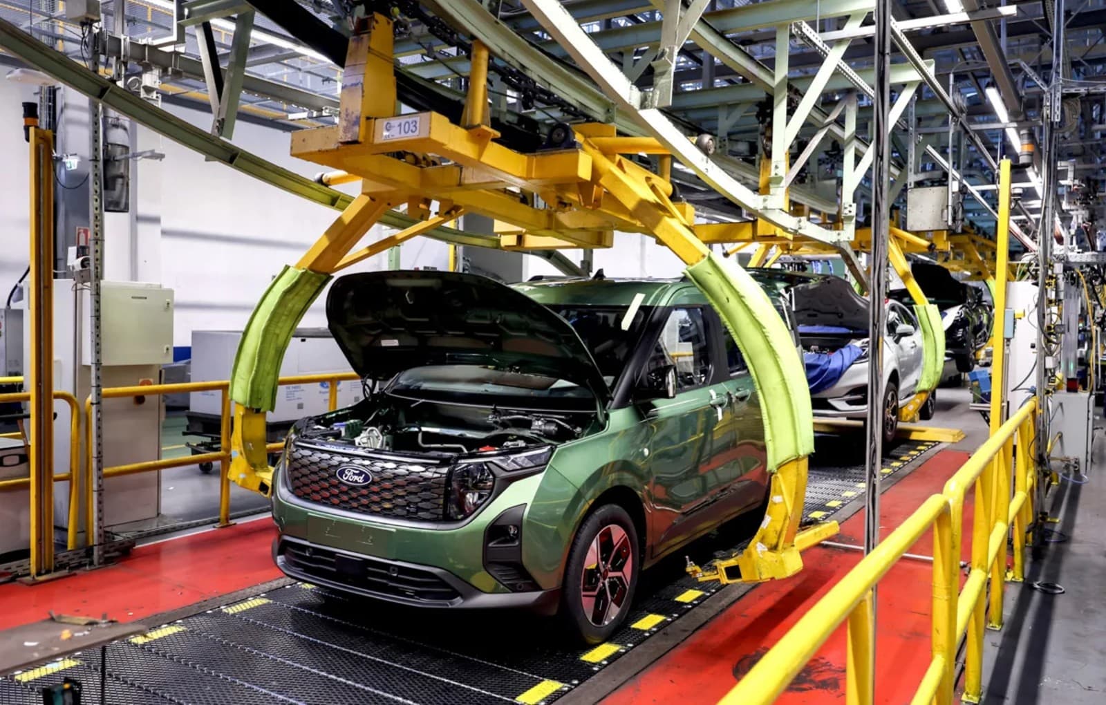 Producția auto din România continuă să scadă în februarie