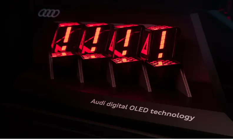 Mercedes și Audi vor să atragă clineții cu jocuri de lumini și sisteme audio premium