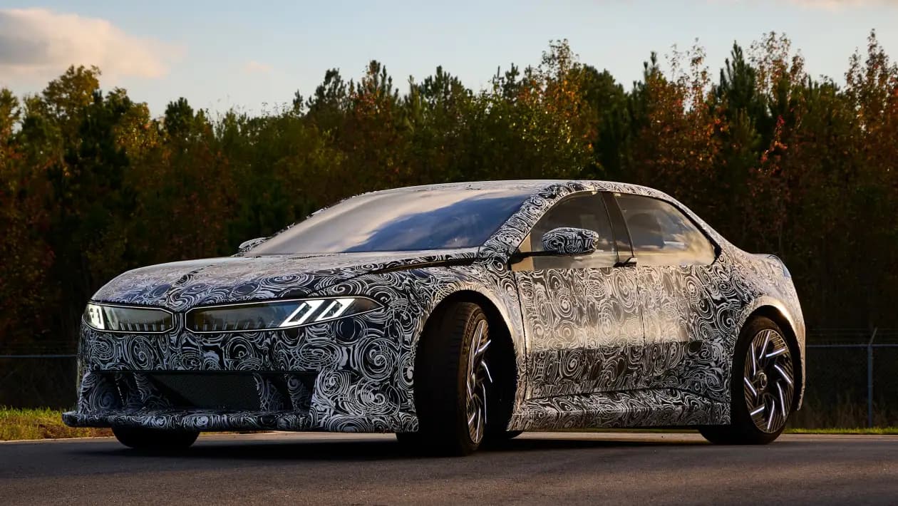 Noua experiență de conducere BMW Vision: Ce pregătește noul M3 Electric