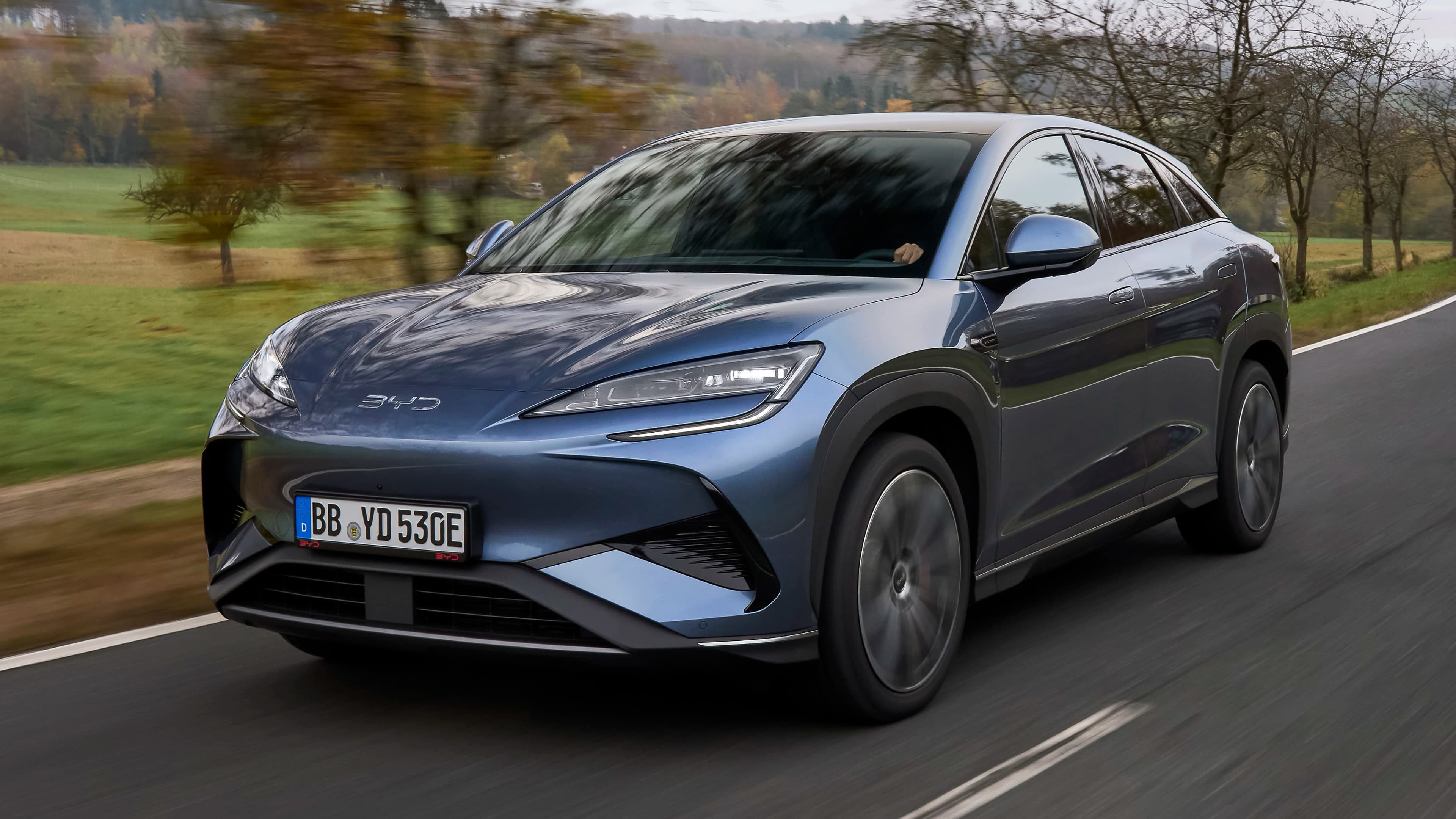 BYD în competiție cu Tesla pentru titlul de cel mai bine vândut brand de vehicule electrice din lume după un an 2024 record