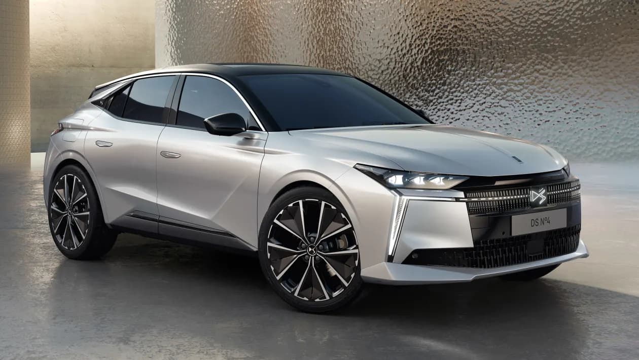 DS No4: O Nouă Provocare pentru VW Golf în Segmentul Hatchback-urilor