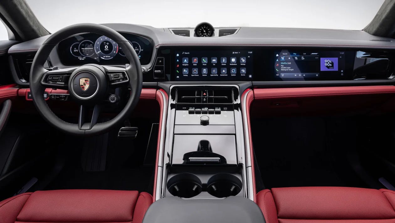 Noul interior futurist al Porsche Panamera 2024 debordează de stil și calitate
