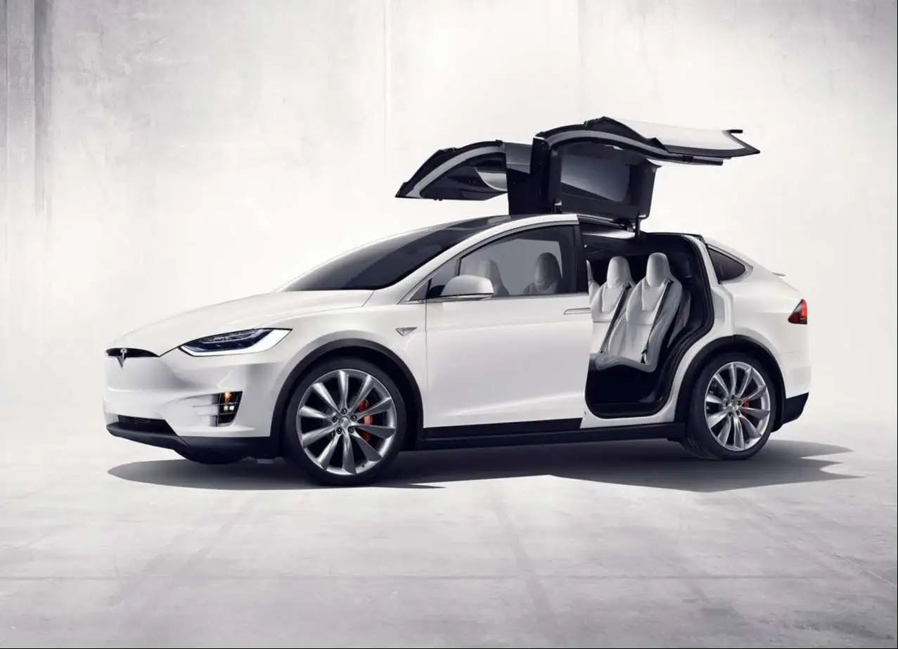 Tesla îşi propune să micsoreze cheltuielile de fabricaţie pentru următoarele generaţii de automobile