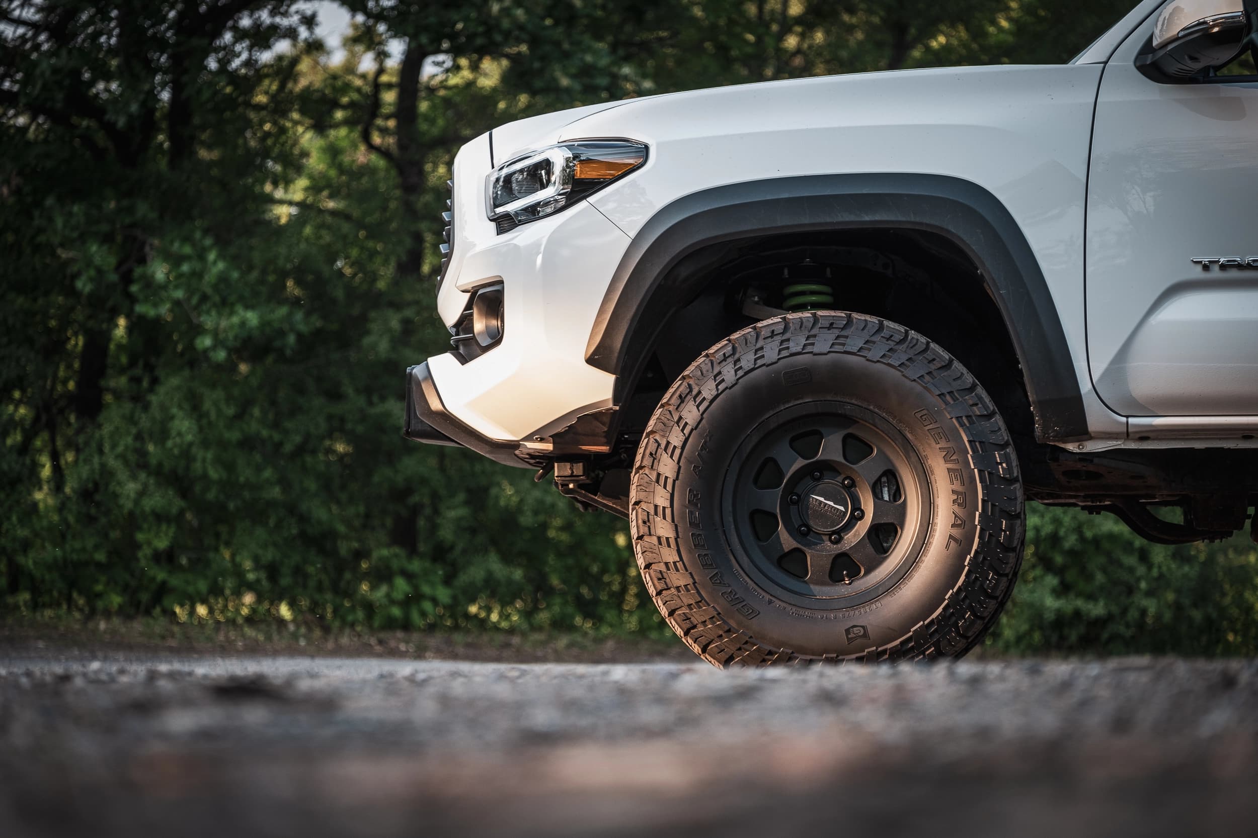 Optimizarea Performanței 4x4: Ghidul Expertului în Alegerea și Întreținerea Anvelopelor Potrivite