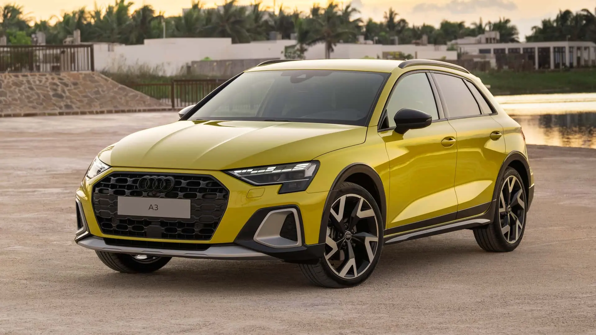 Audi A3 primește un cockpit nou cu ecrane mai mari și mai puține butoane