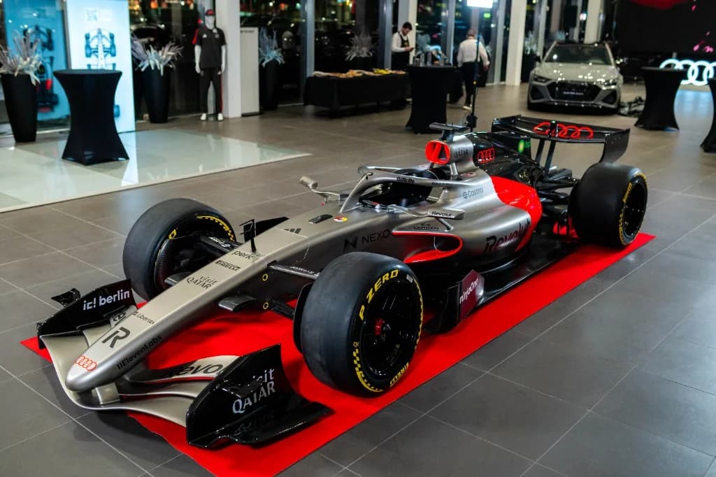 Monopostul Audi Formula 1 ajunge la București, la Porsche Pipera