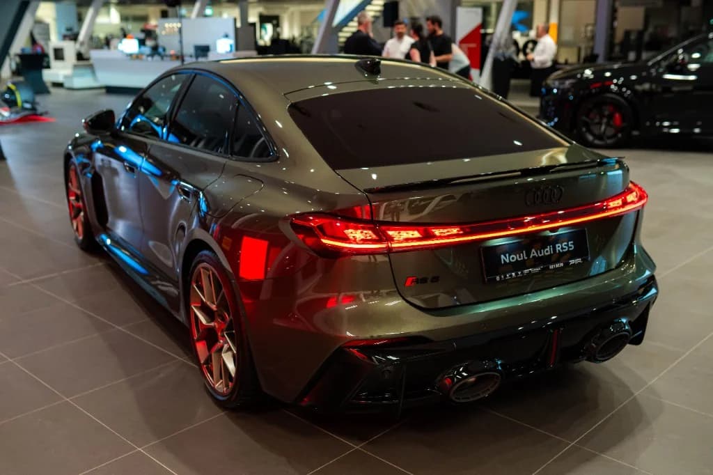 Noul Audi RS 5, dezvelit în avanpremieră la Porsche Pipera, alături de monopostul Audi F1