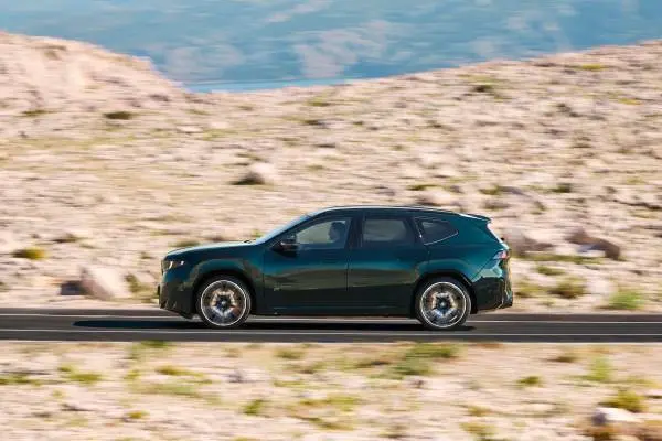 BMW iX3 M60 xDrive debutează cu 612 CP și autonomie WLTP de până la 754 km