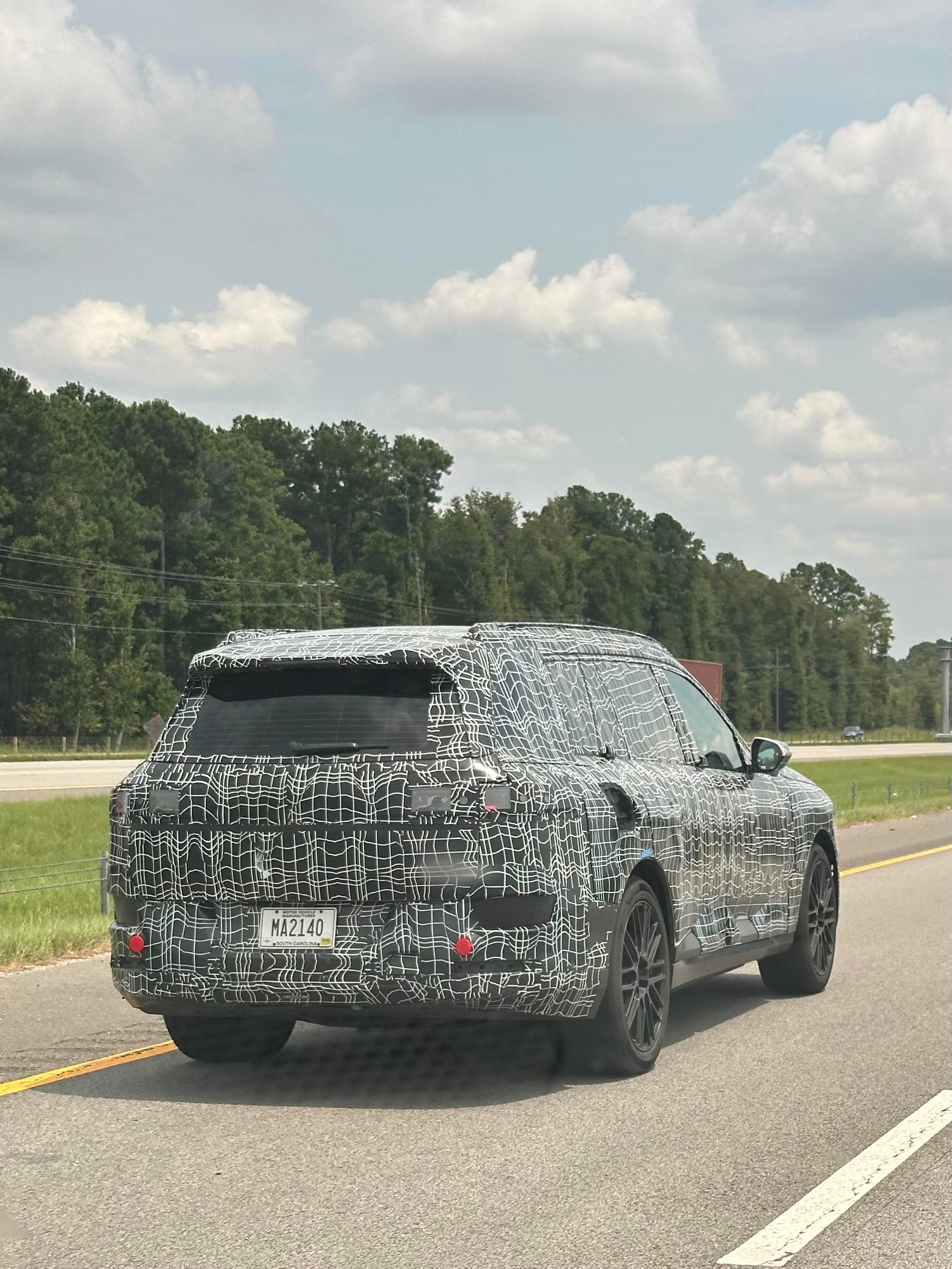 Noul BMW X7 ar renunța la luminile X și ar primi un televizor în interior