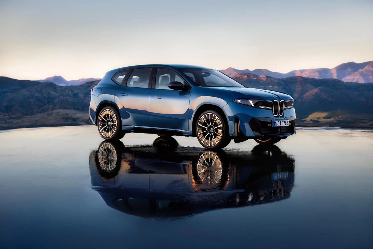 BMW iX3, finalist în competiția Mașina Anului în Lume 2026