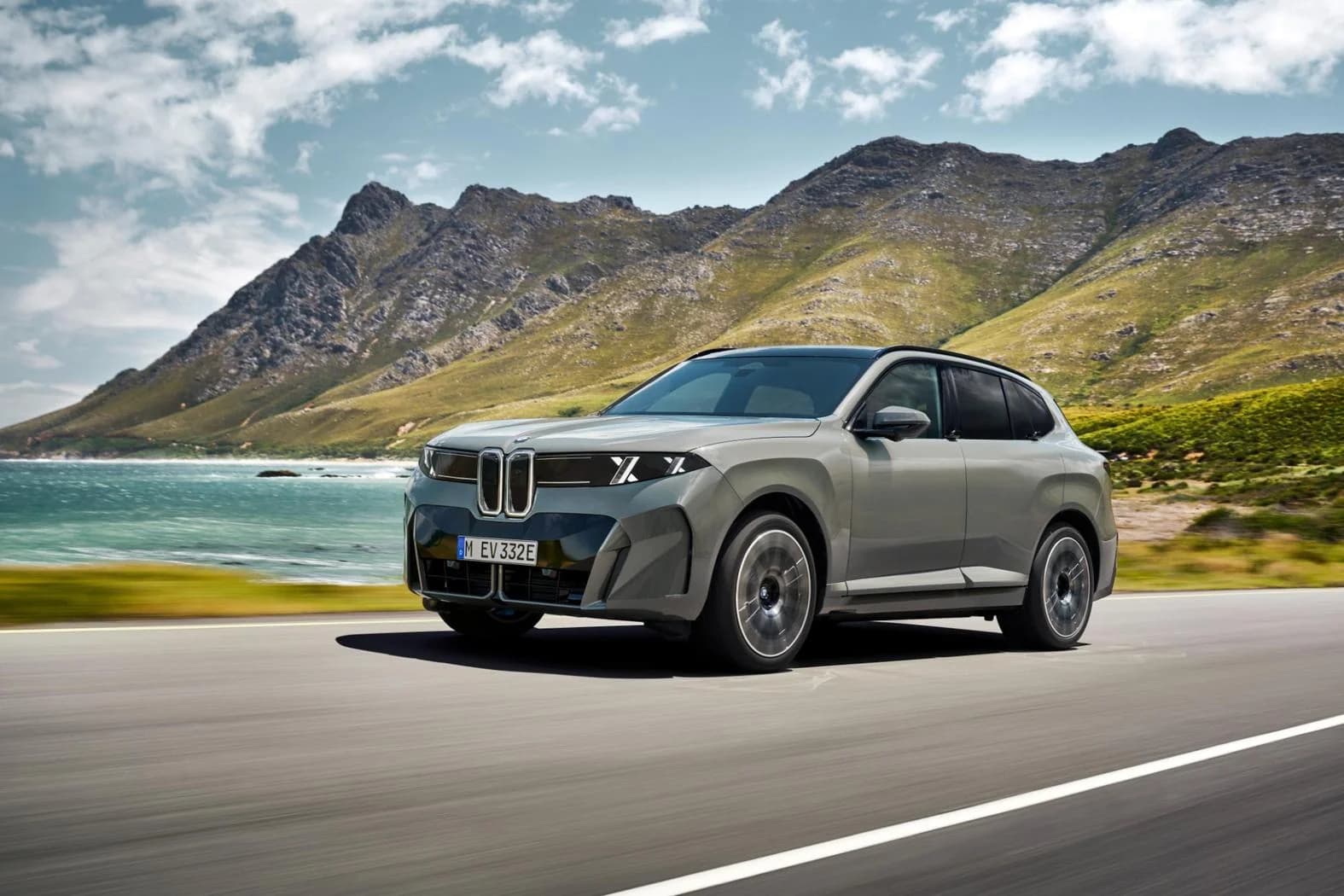 Noul BMW X5 debutează cu versiuni electrică și pe hidrogen