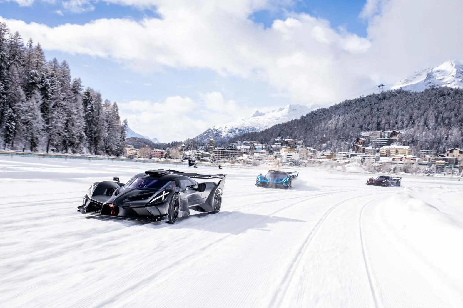 Bugatti prezintă modelele exotice pe zăpada din Elveția