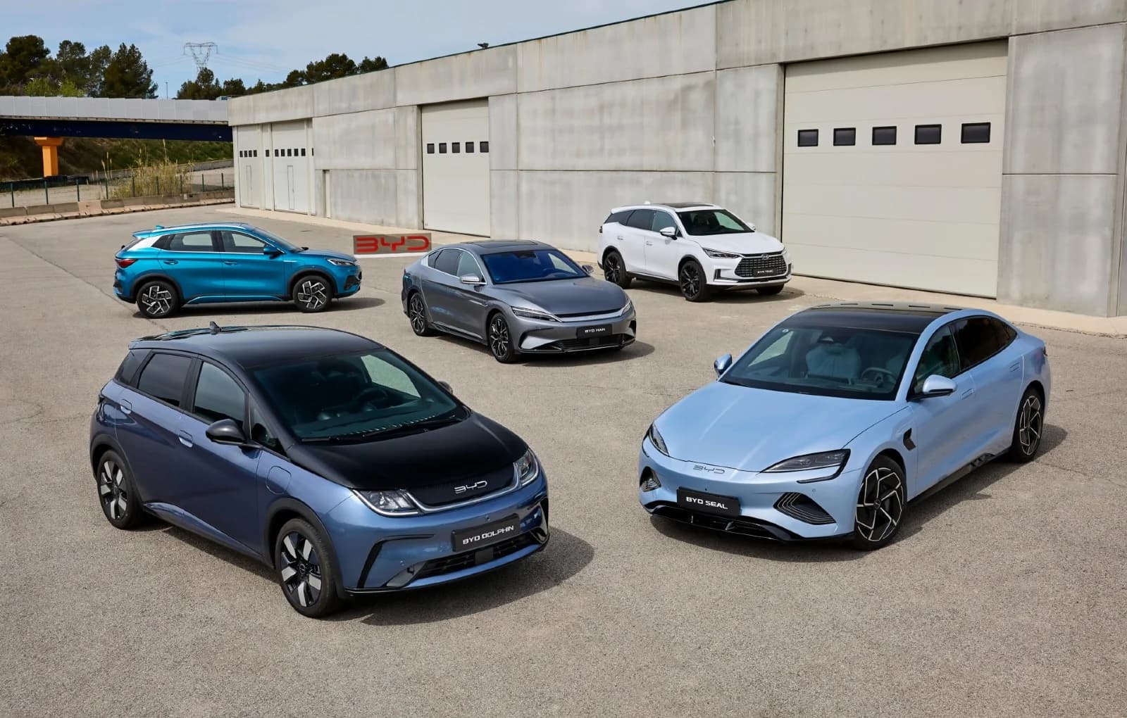 BYD devine cel mai mare producător de mașini electrice în 2025, depășind Tesla