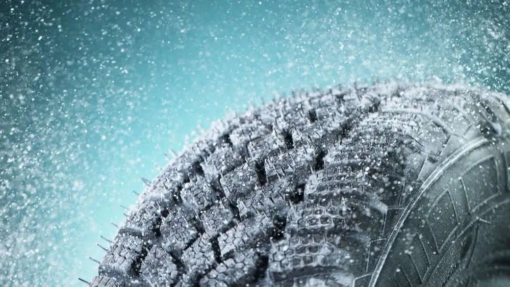 Cum să conduci în siguranță iarna aceasta: Alegerea corectă a anvelopelor