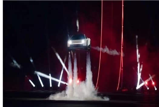CEO-ul Ferrari laudă noul Tesla Roadster: 10 din 10 pentru tehnologie și prezentare