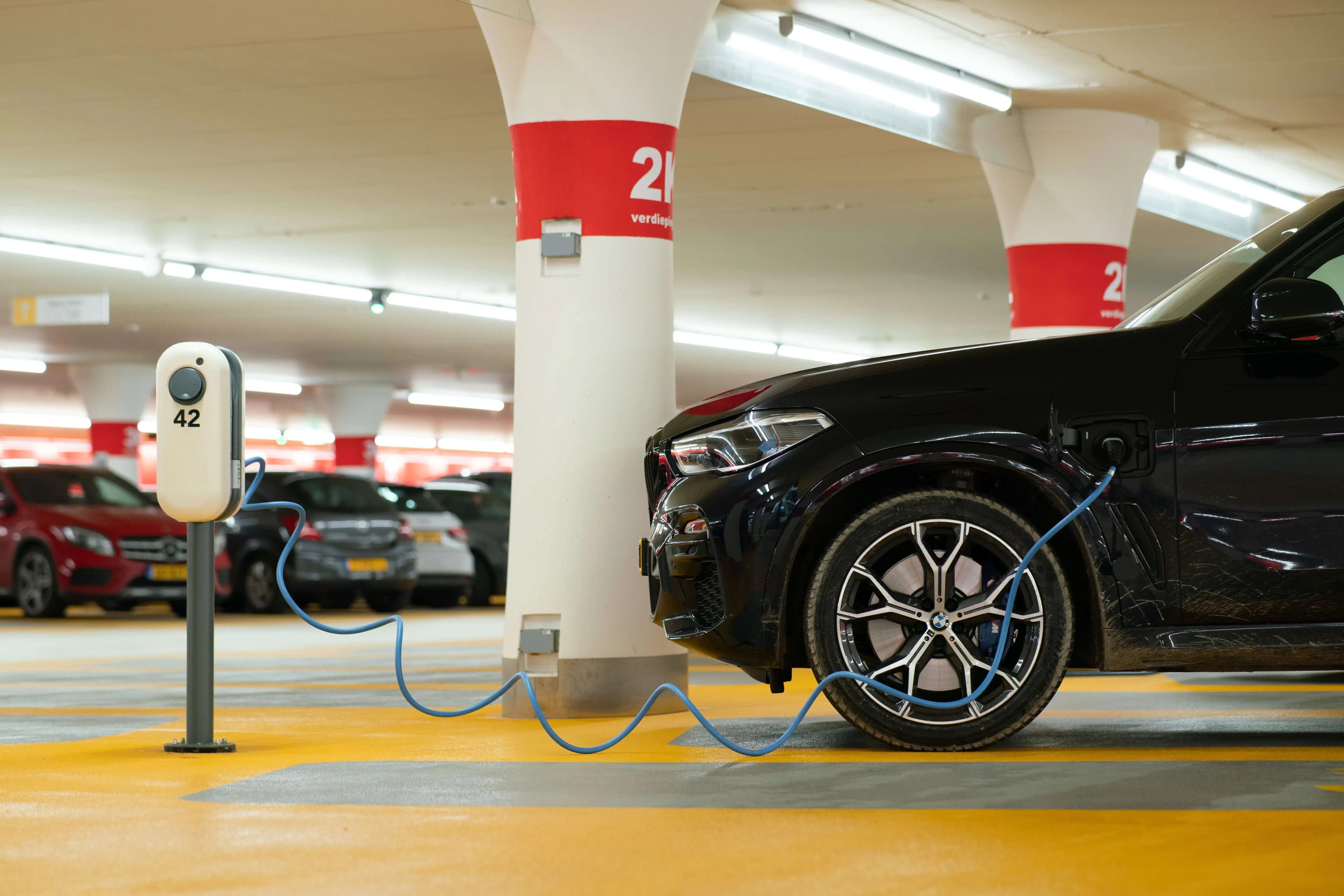 Top 5 drumuri de făcut cu mașina electrică prin Europa în 2025