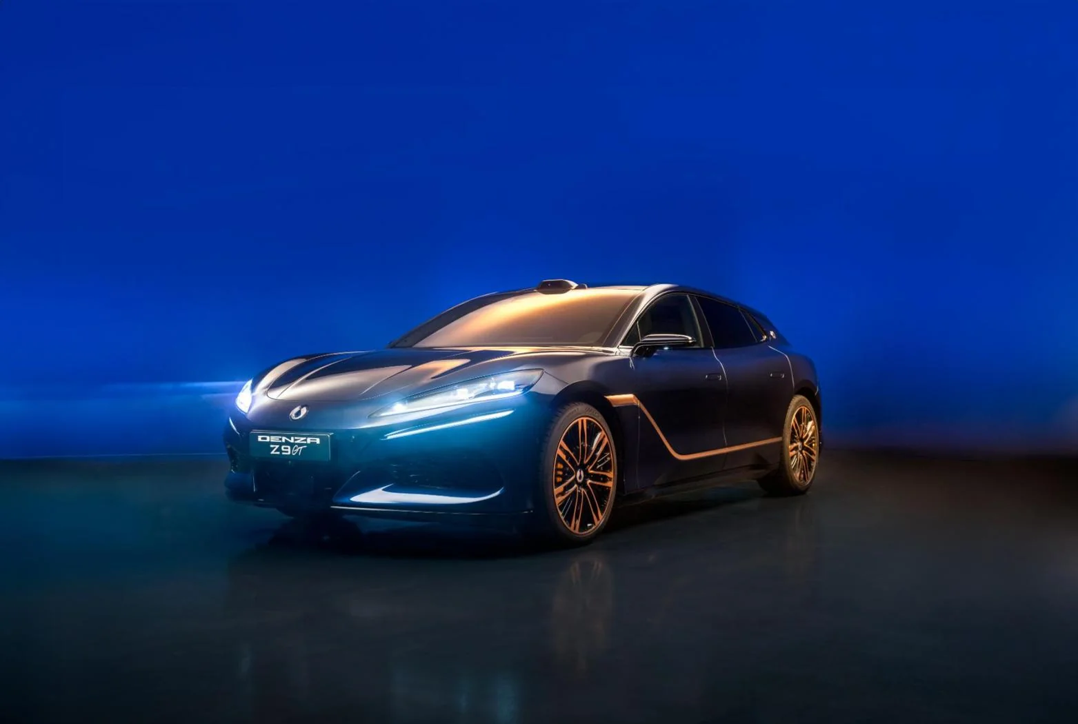 Chinezii prezintă unicul Denza Z9GT, care va fi donat pentru cauze caritabile