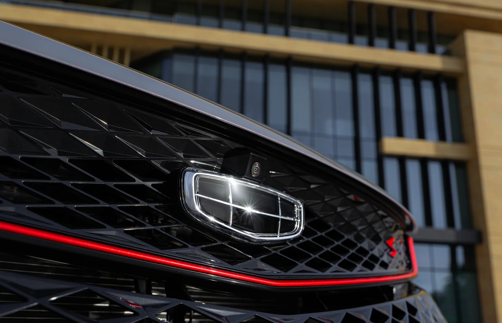 consum de doar 2,2 l/100 km pentru noul sistem hibrid i-HEV a lui Geely