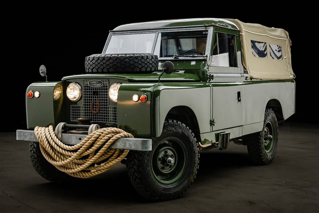 Vechiul Land Rover al lui Daniel Craig a fost scos la licitație