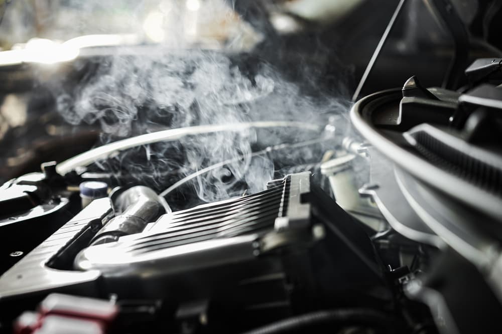 De ce fierbe apa în motor și cum previi supraîncălzirea?