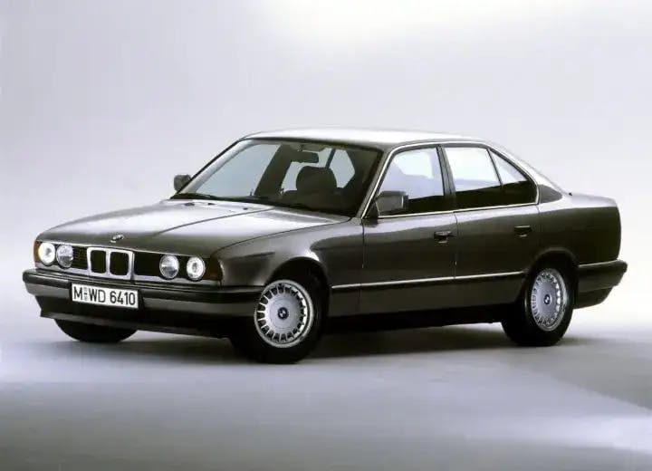 Ce mașini cumpărau în anii 90 tipii șmecheri din fostele republici sovietice?