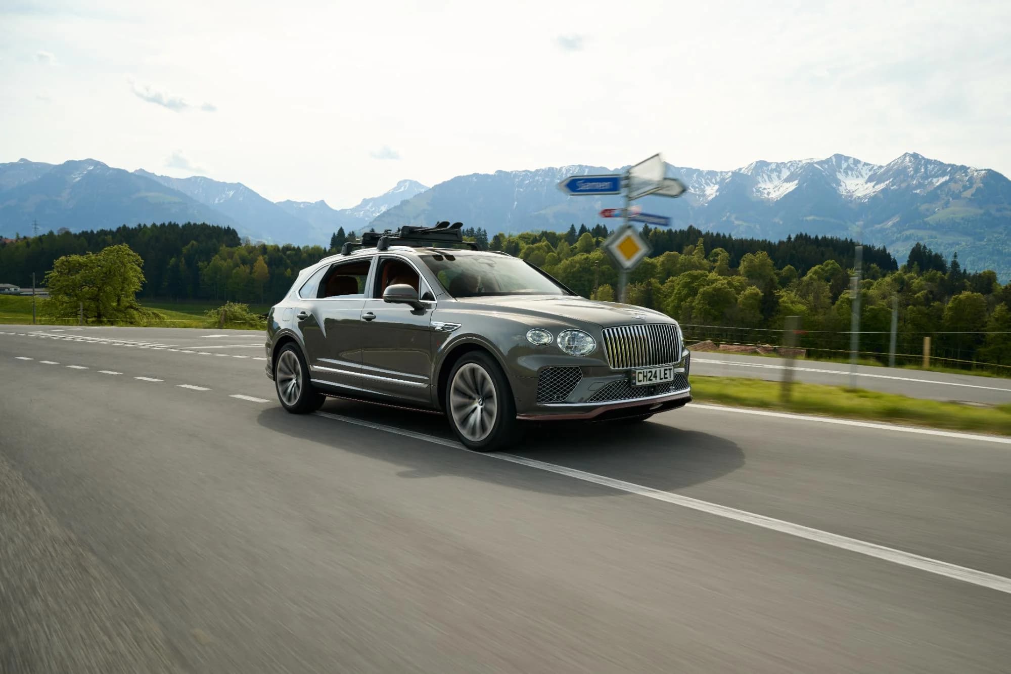 Ediție exclusivă Bentley Bentayga EWB Chalet Edition creată în parteneriat cu un influencer local