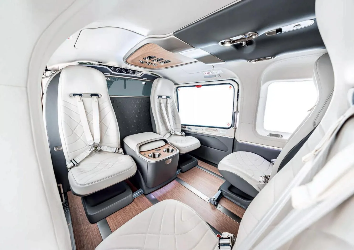 Elicopterul ACH145 beneficiază de un interior nou, creat de Mercedes-Benz