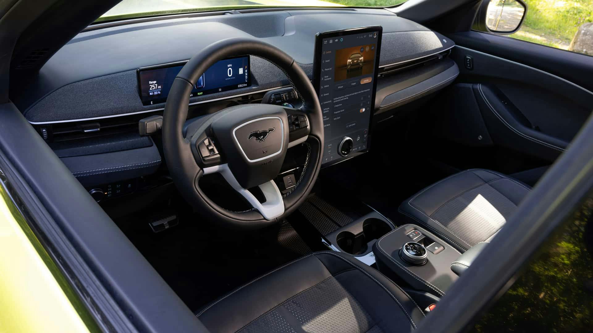 Ford Mustang Mach-E Rally debutează cu suspensie înălțată și 480 CP