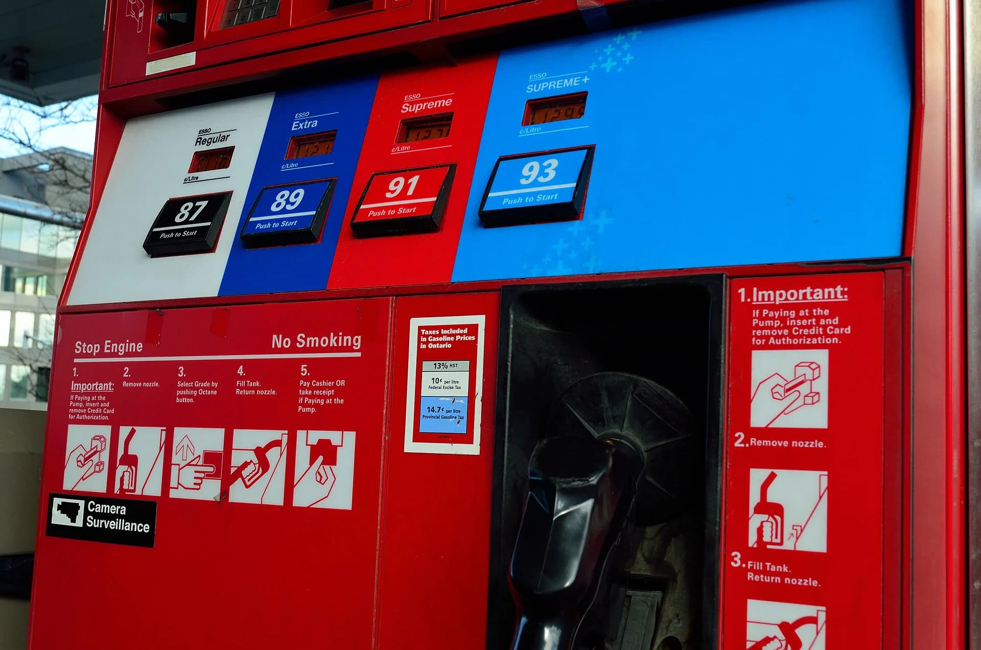 Benzina standard a trecut de 10 lei pe litru în toate rețelele din România