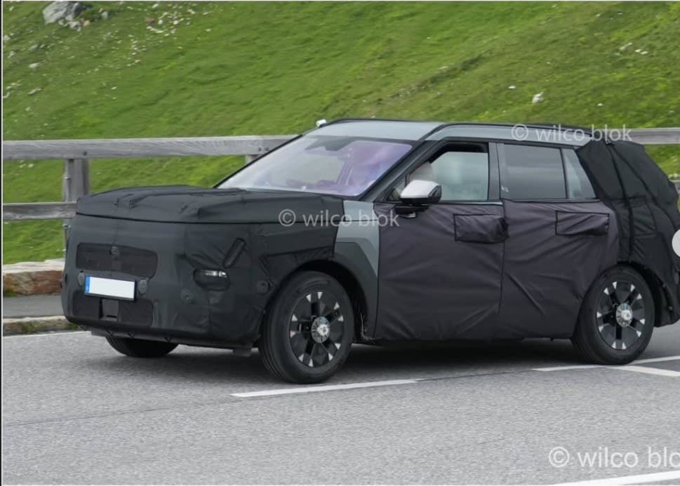 Noul Hyundai Tucson, surprins în teste: design mai pătrățos și interior cu Pleos Connect