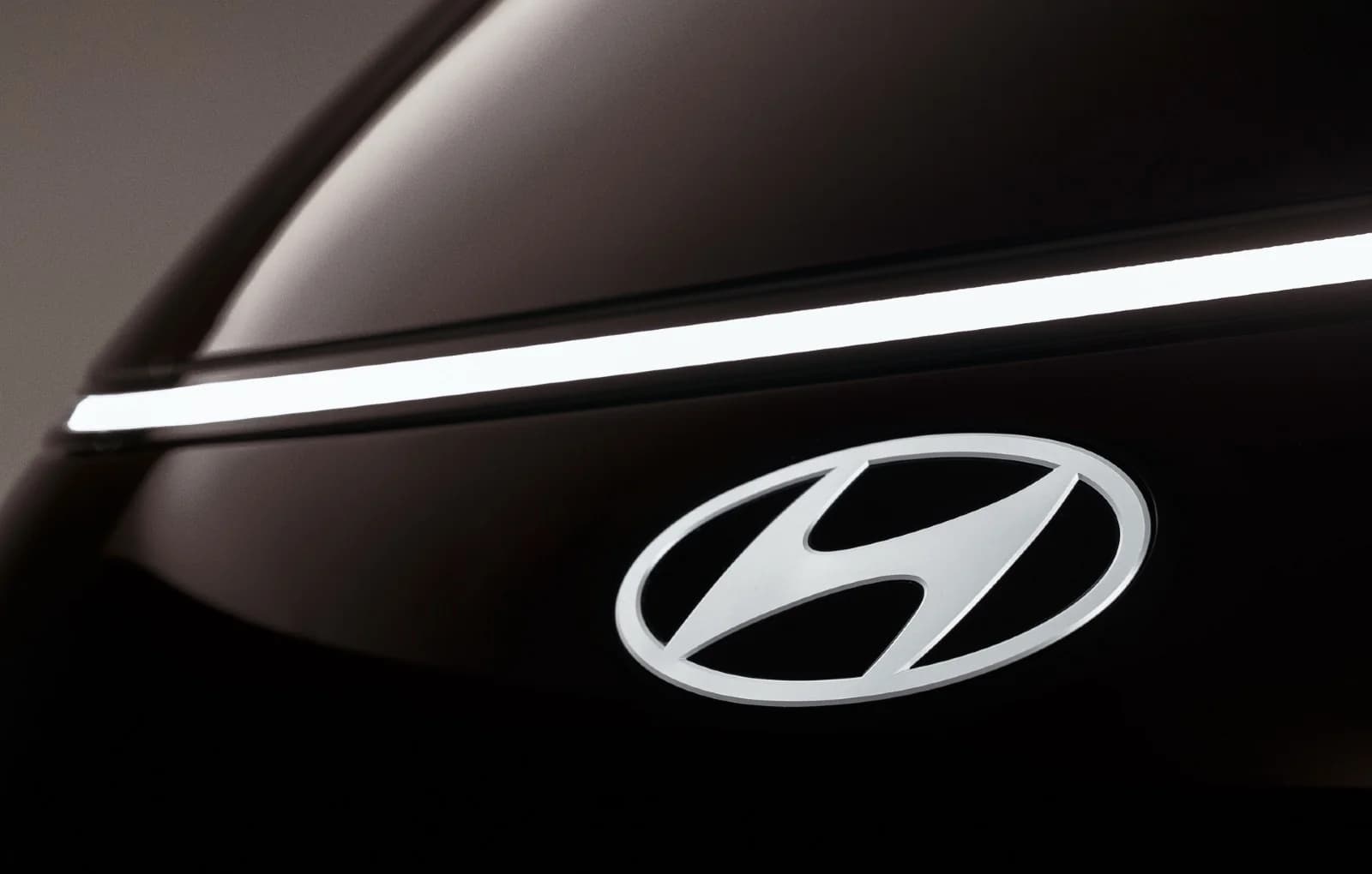 Hyundai dezvăluie teaserul unui nou model electric – cel mai mare din gamă