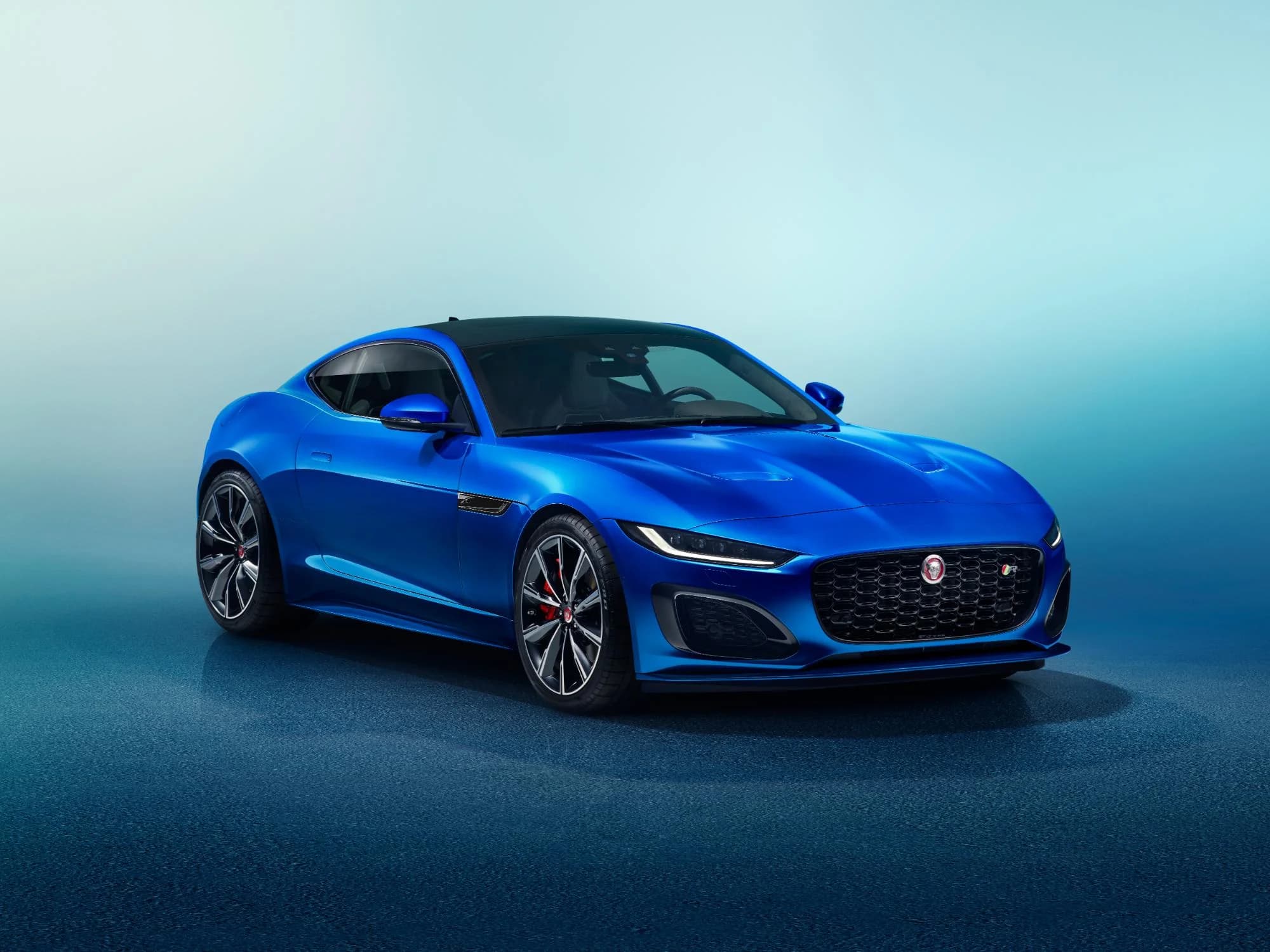 Jaguar dezvolta 4 modele noi înainte de trecerea la electrificare completă