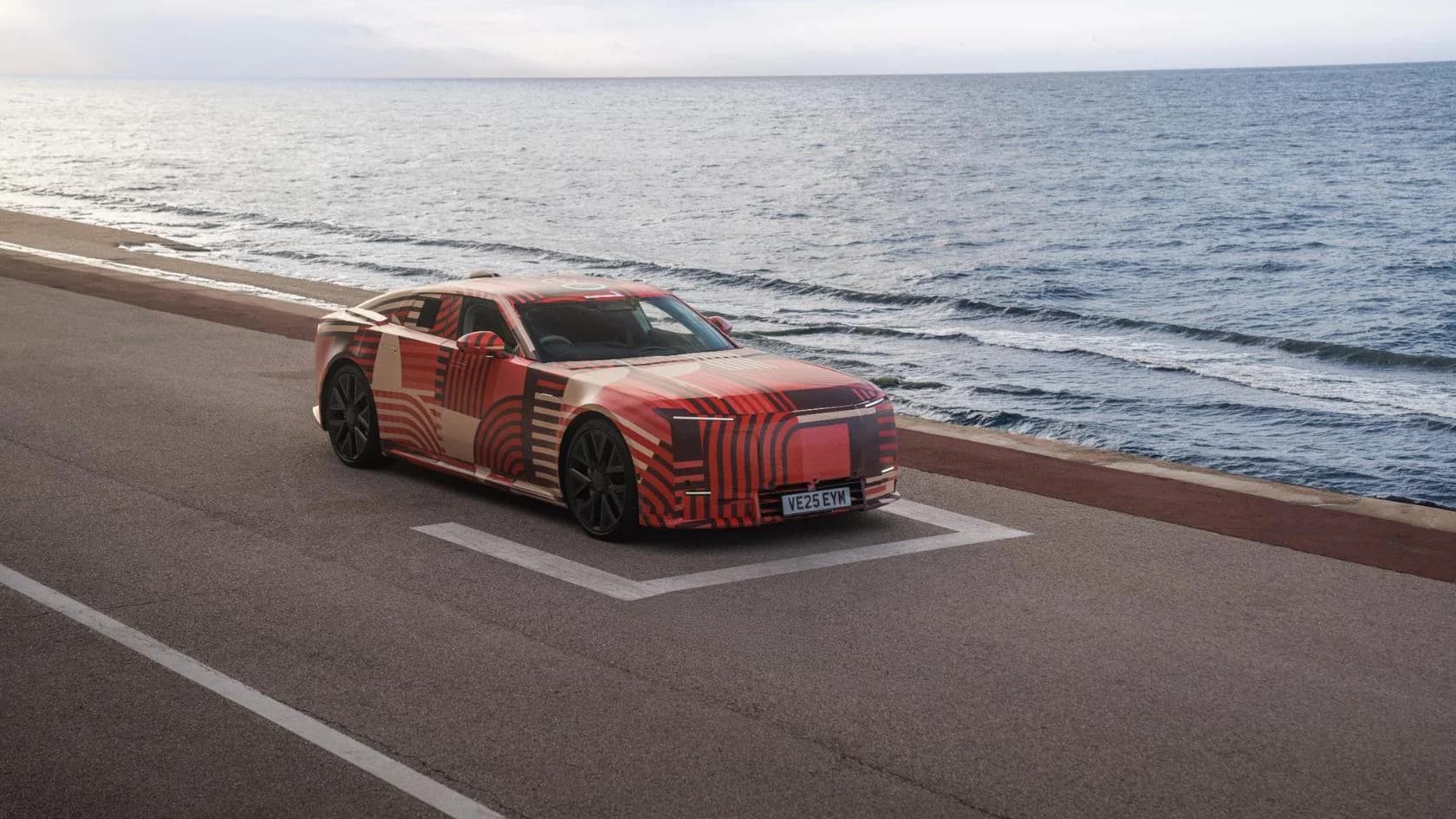 Jaguar prezintă imagini noi cu viitorul GT electric Type 01
