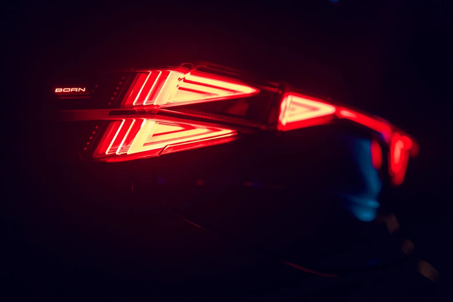 Cupra a publicat o imagine teaser cu viitorul Born facelift