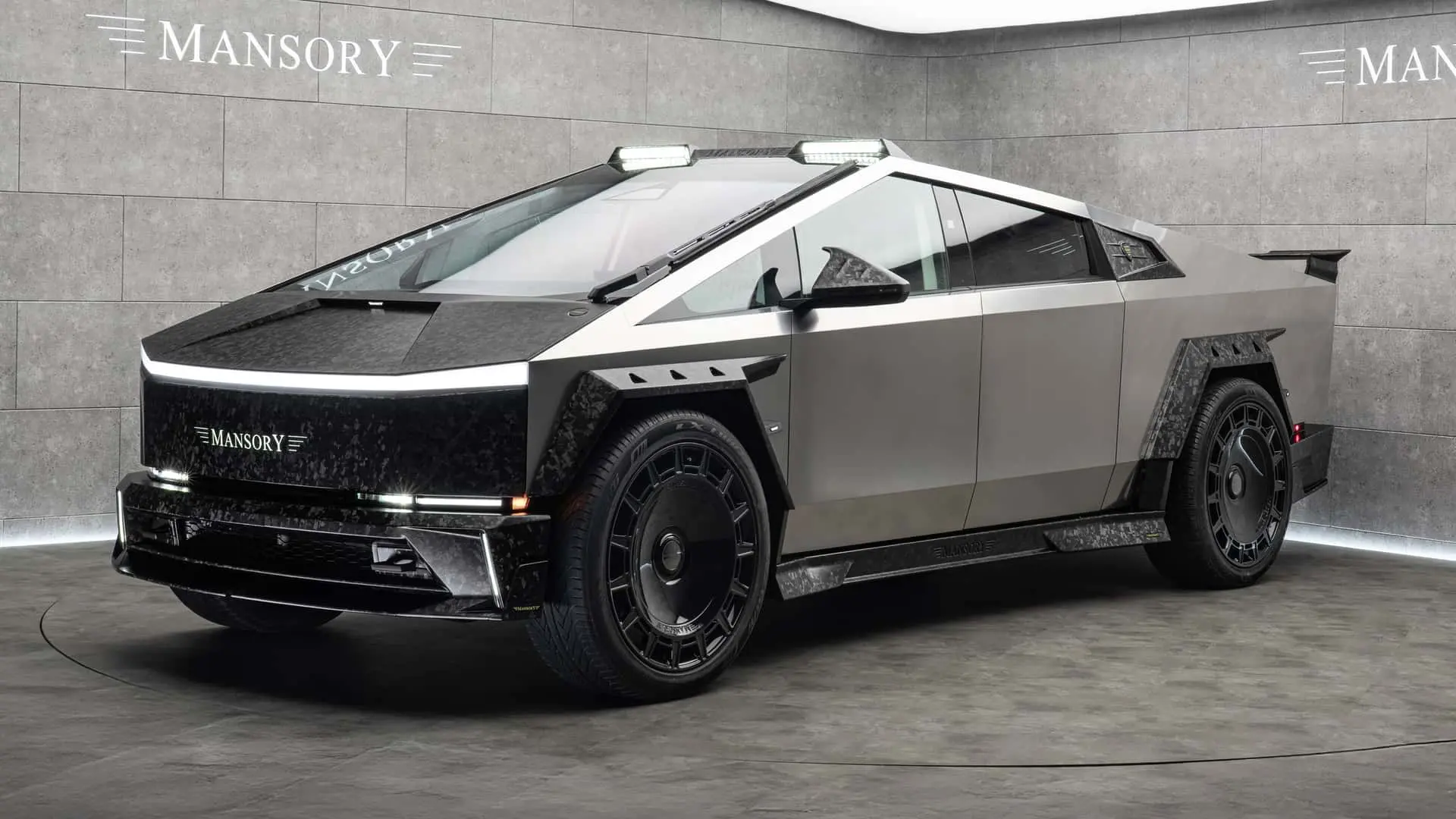 Mansory a transformat Cybertruck-ul într-o creație controversată