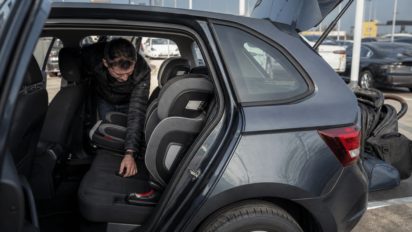 Mașină second-hand pentru scaune de copil în 2026: ce verifici la ISOFIX, banchetă, airbag și portbagaj înainte să cumperi