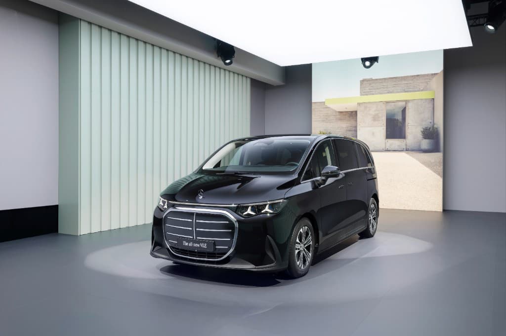 Noul Mercedes-Benz VLE electric: combină manevrabilitatea unei limuzine cu versatilitatea unui MPV