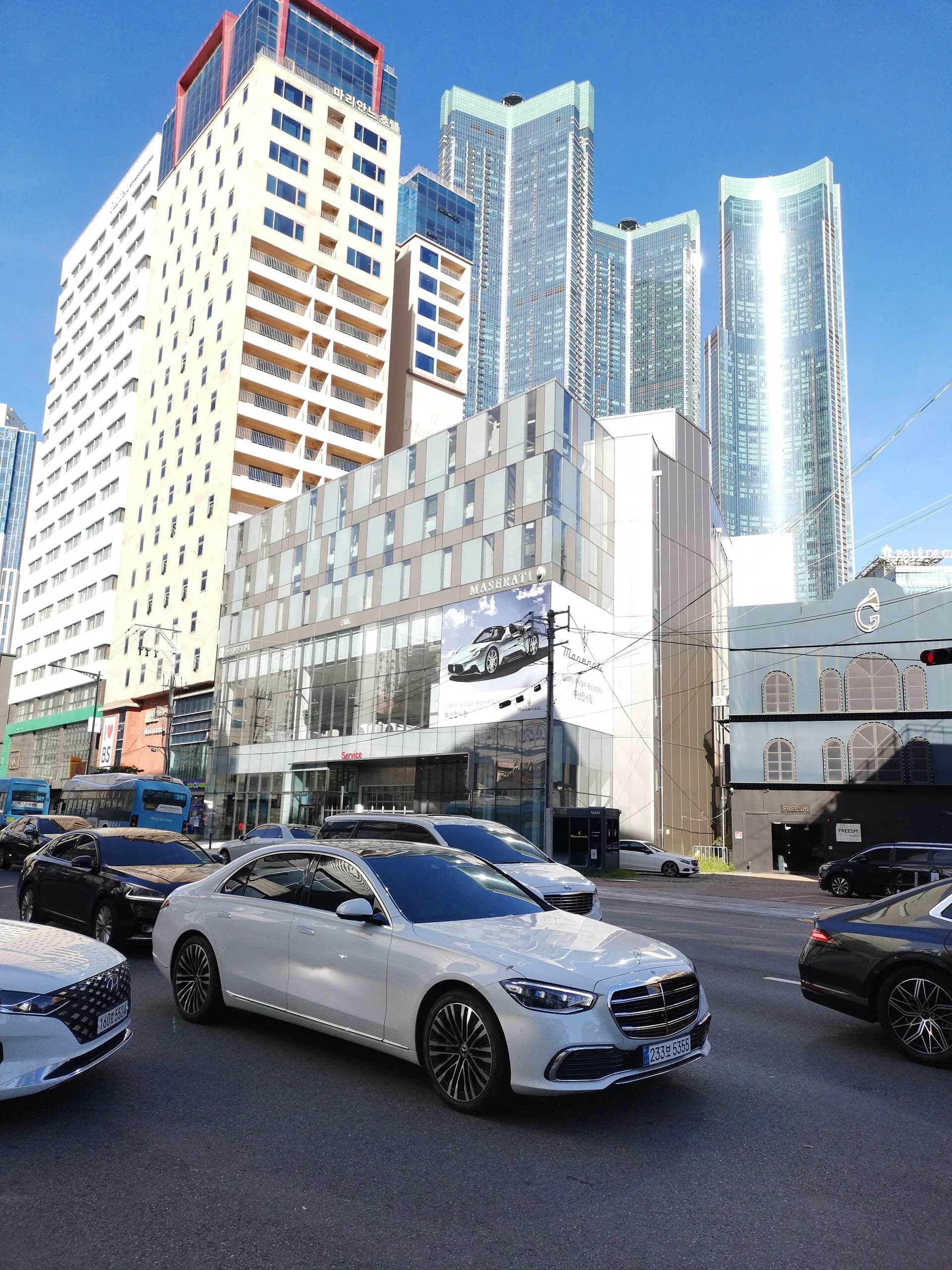 Mercedes-Benz recheamă peste 30.000 de limuzine S-Class pentru un risc la frâne