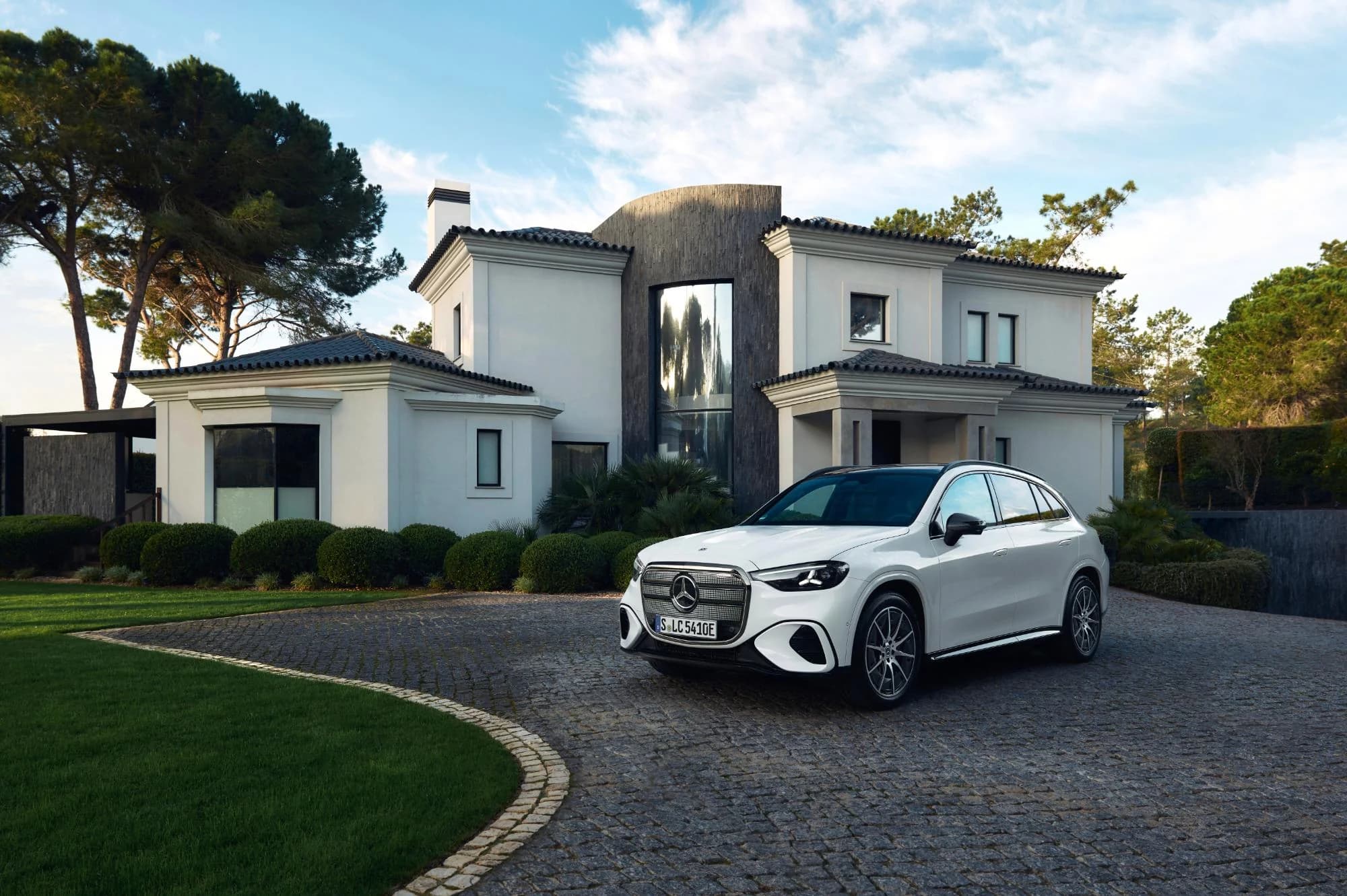 Mercedes-Benz GLC Electric primește versiuni noi cu autonomie de până la 650 km