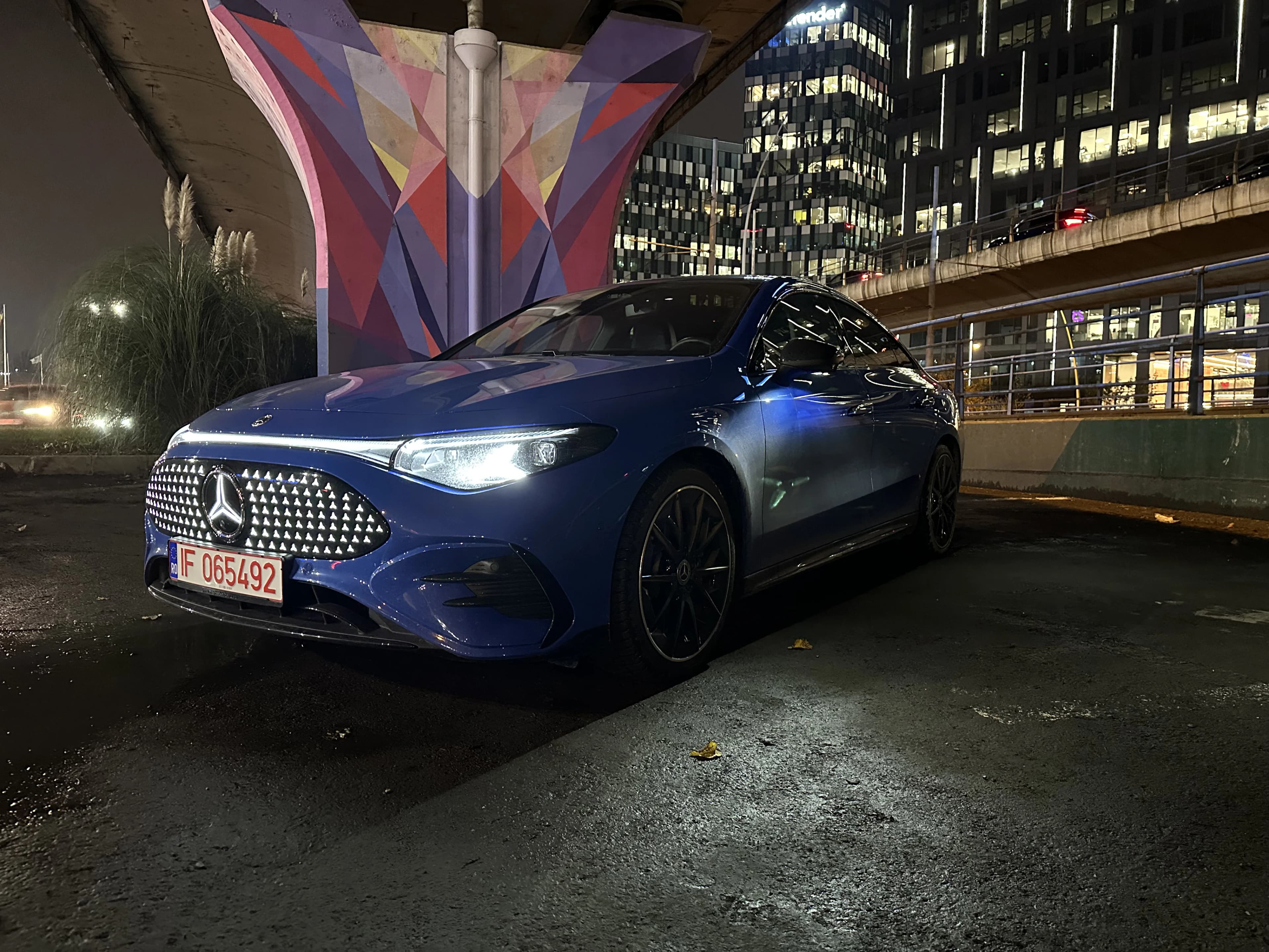 Test drive Mercedes-Benz CLA 250+ Electric – autonomie mare și rafinament într-un sedan electric premium