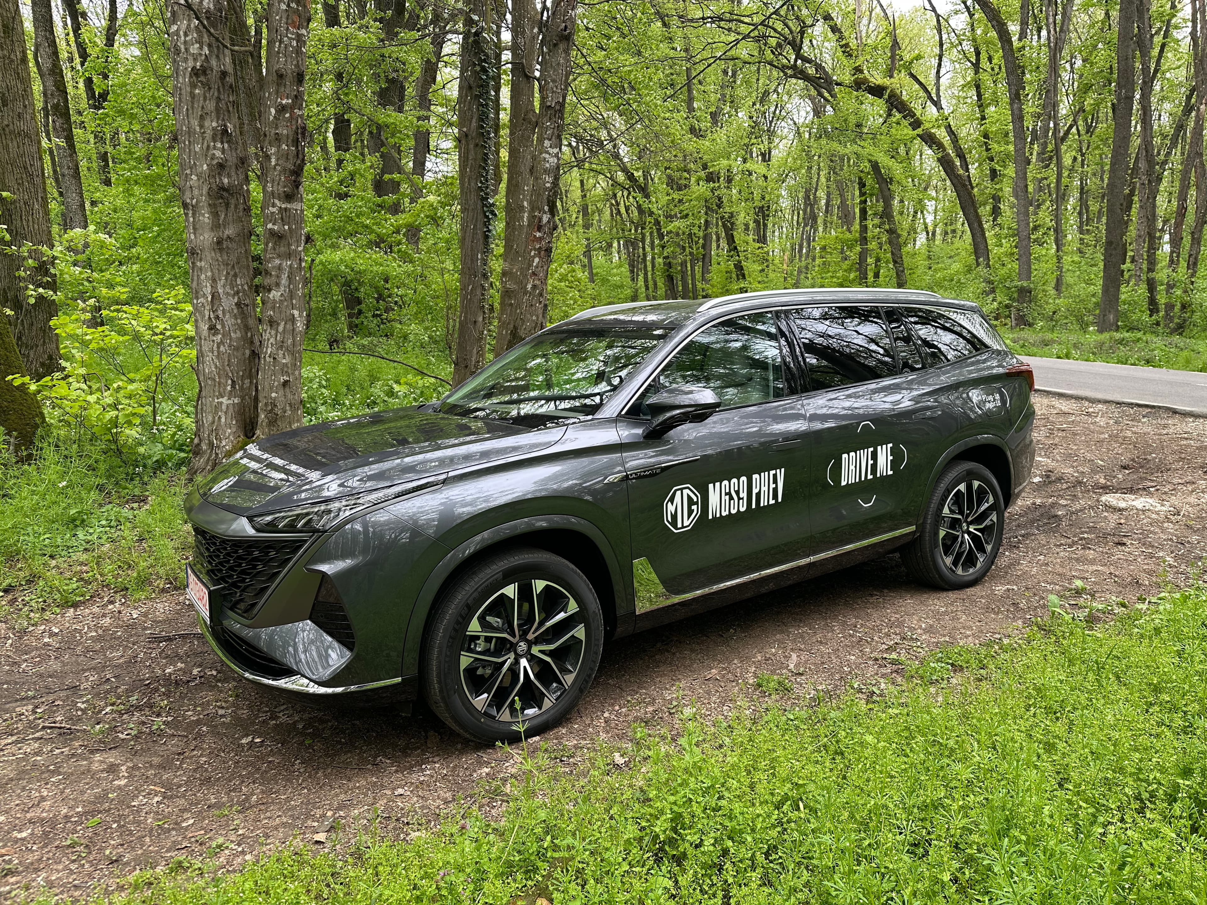 Test drive MG S9 PHEV în România: primești multă mașină pentru puțini bani?