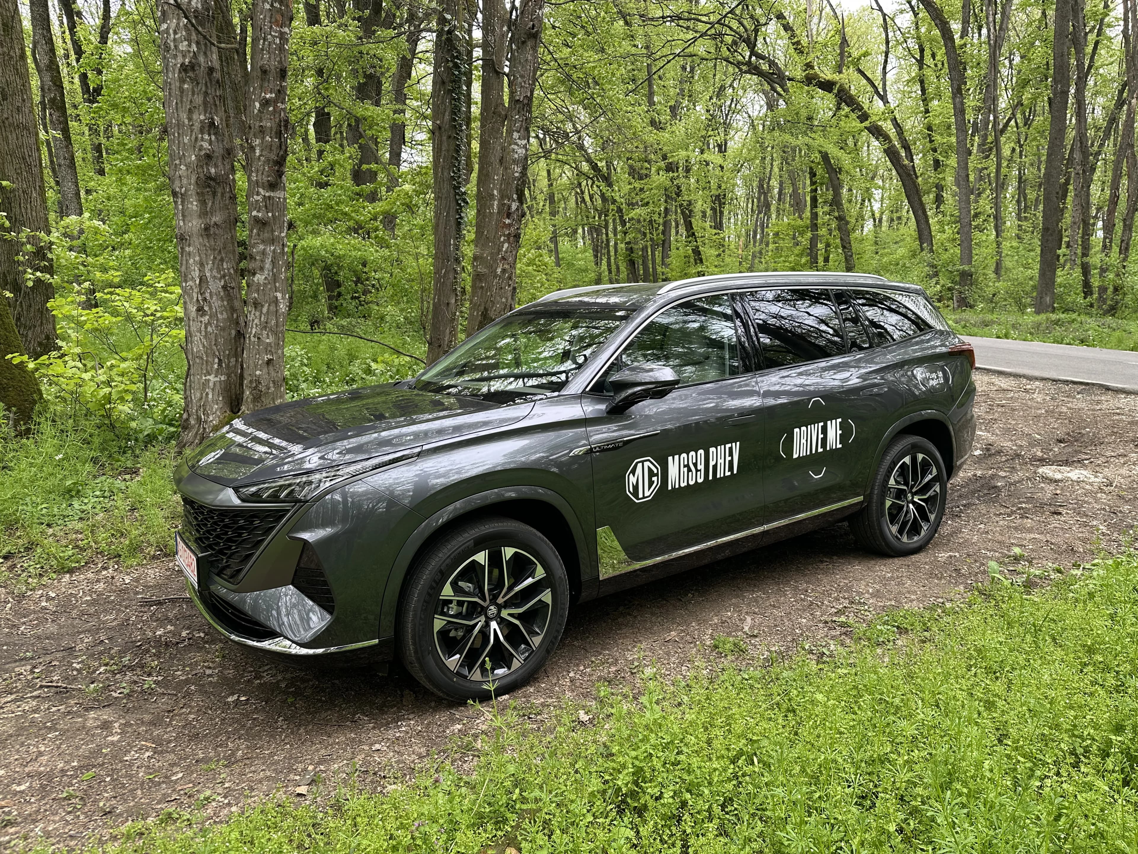Test drive MG S9 PHEV în România: primești multă mașină pentru puțini bani?