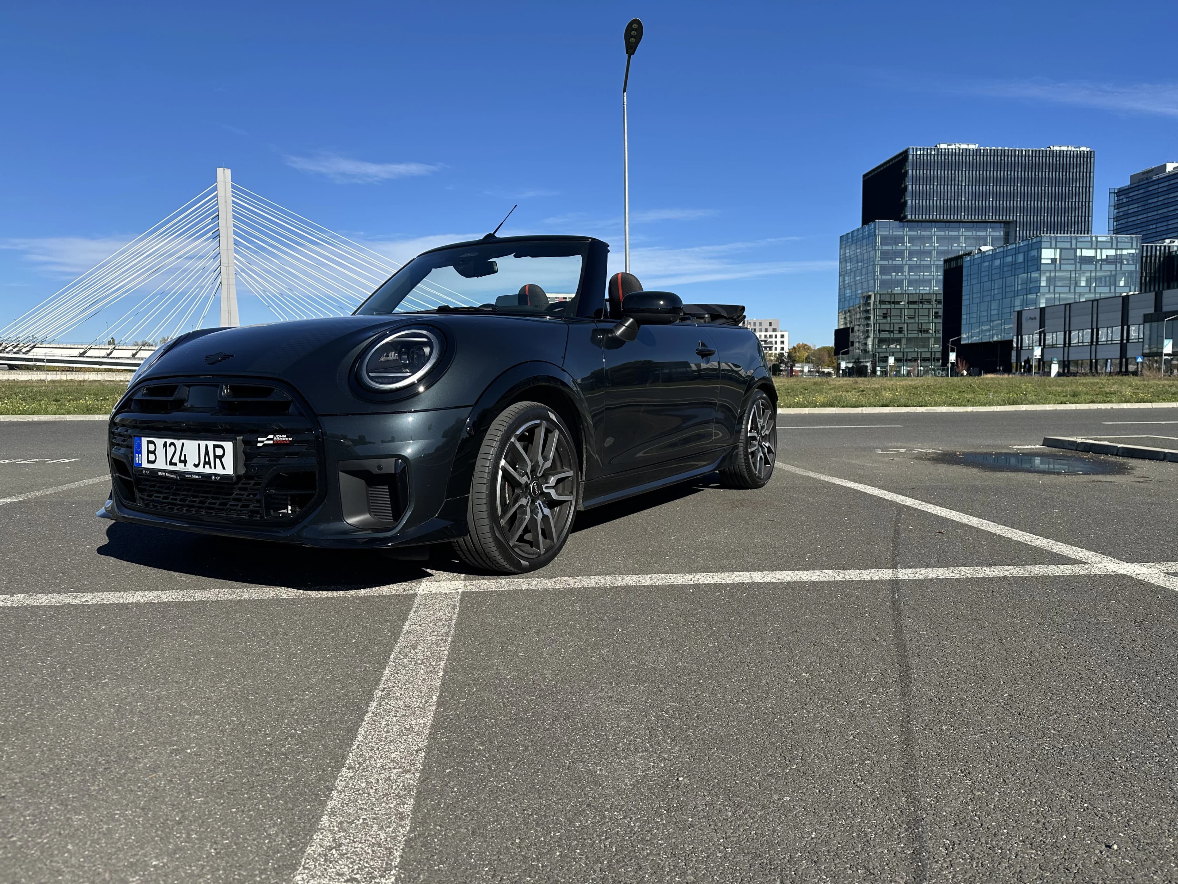 Test drive Mini Cooper Cabrio 2025: Surprizele ascunse ale decapotabilei premium