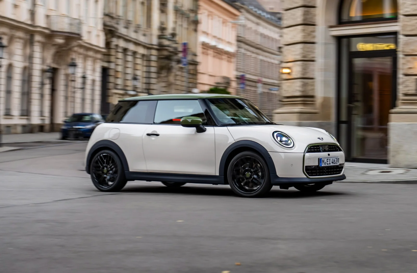 Mini Paul Smith Edition, lansat în premieră națională la Poli Auto Fest