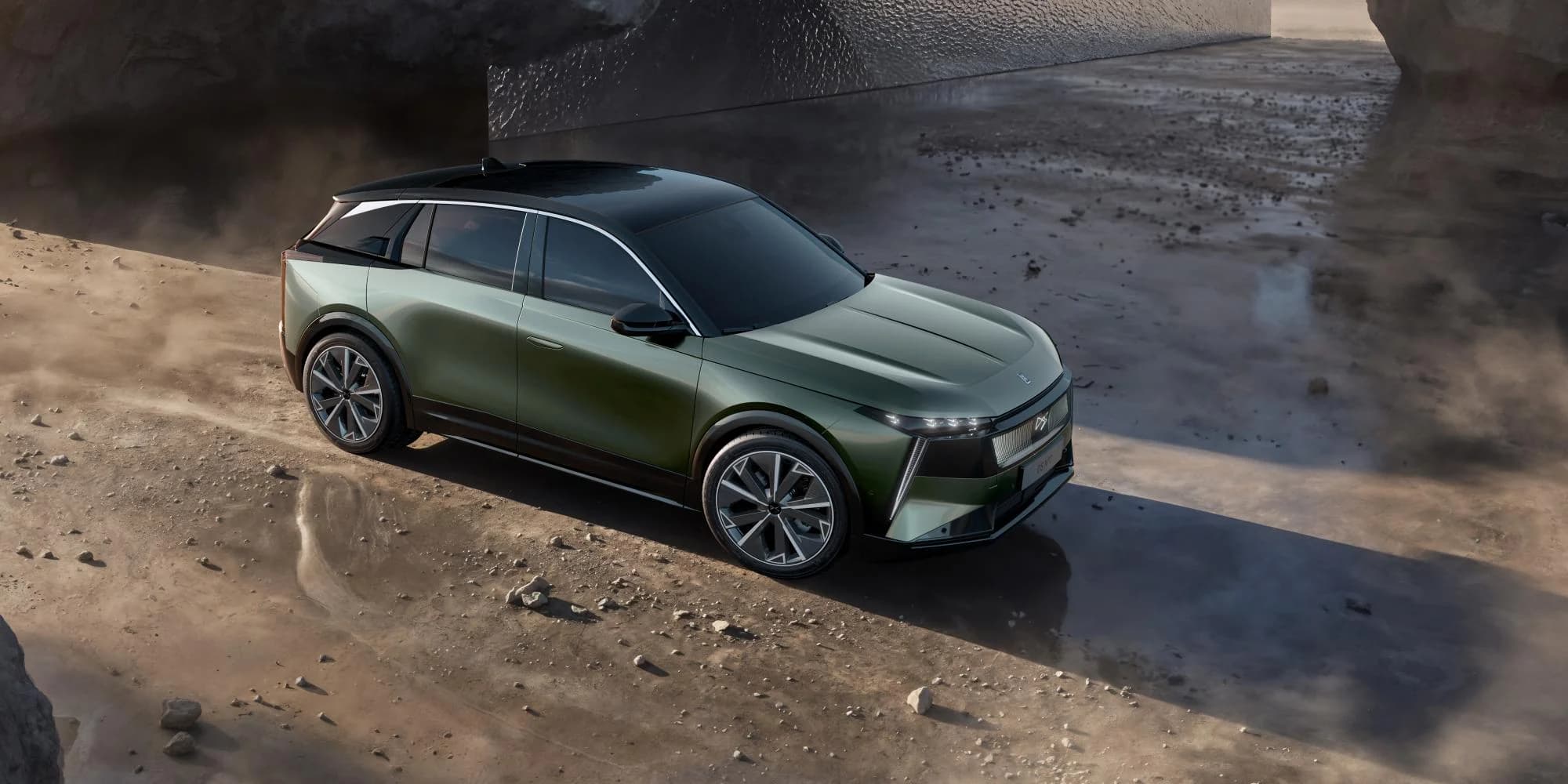 Noul SUV electric de lux DS N°7, cu autonomie de până la 740 km, acum disponibil local