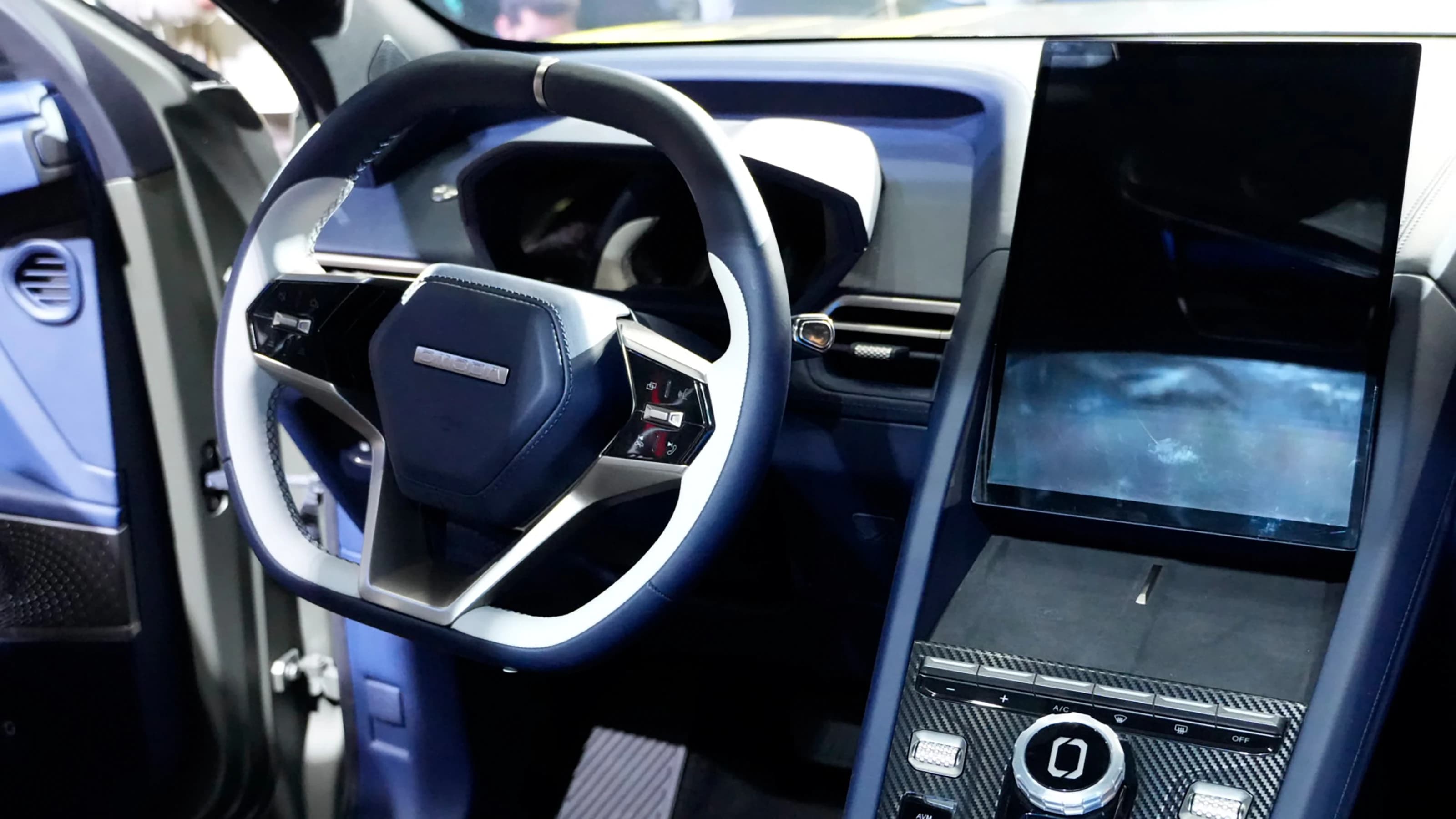 OMODA X are un interior inspirat vizual de Lamborghini