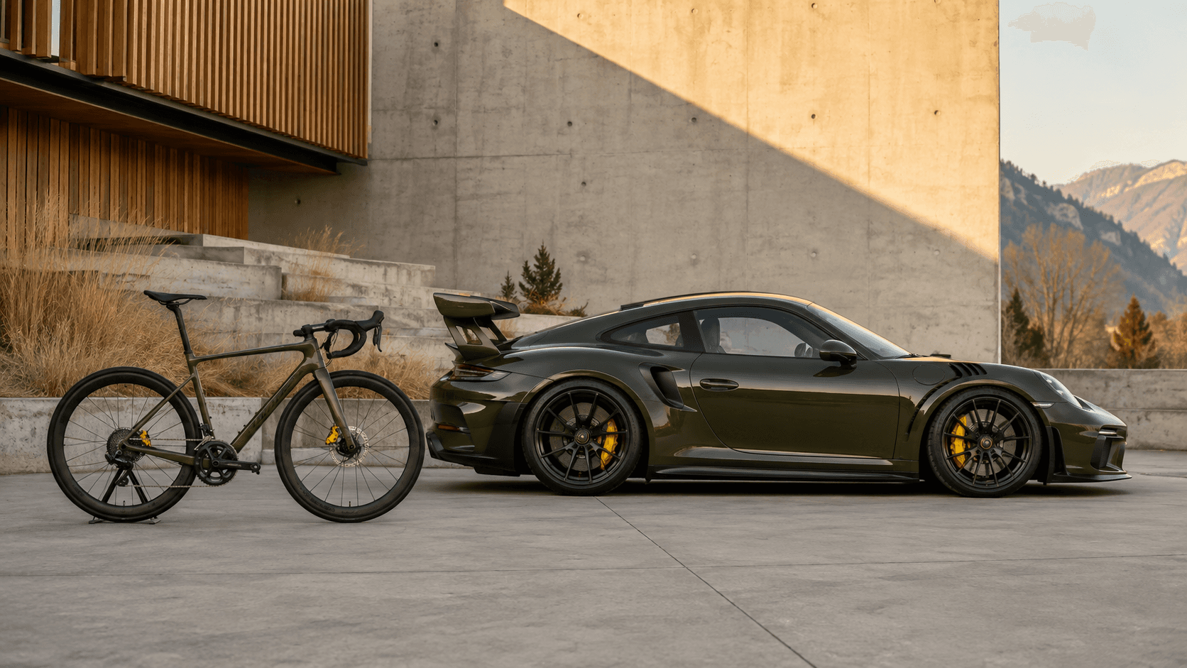 Un Porsche 911 GT3 RS și o bicicletă de 7 kg, construite în aceeași configurație