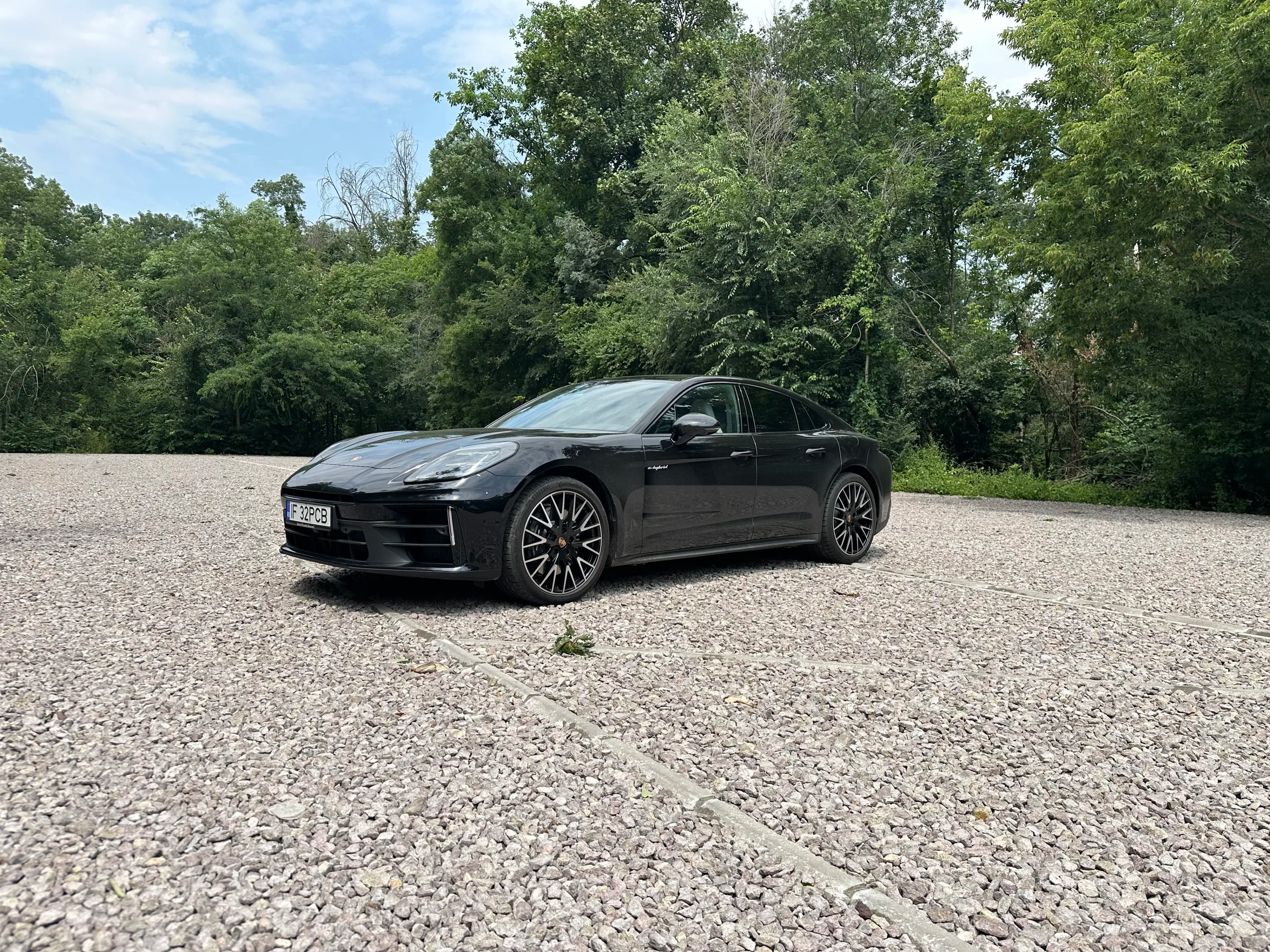 Test drive Porsche Panamera 4 E-Hybrid: 470 CP, 88 km electric și preț de 149.500 de euro