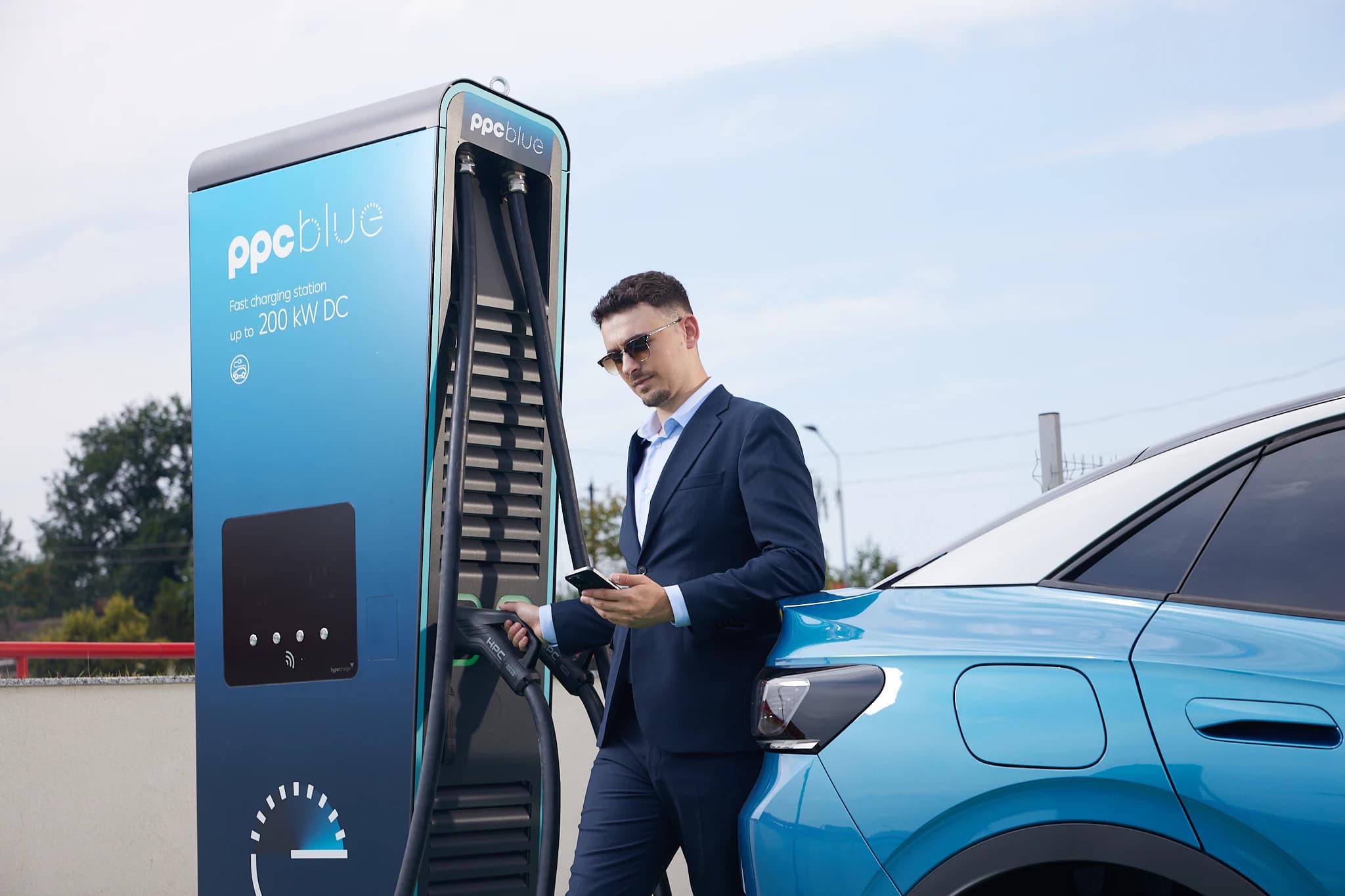 Peste 300 de puncte noi de încărcare pentru mașini electrice vor fi instalate în România