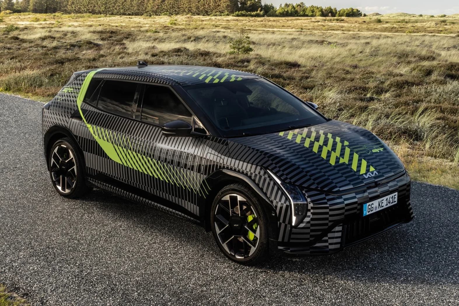 Primele imagini ale noului model electric Kia EV4 GT